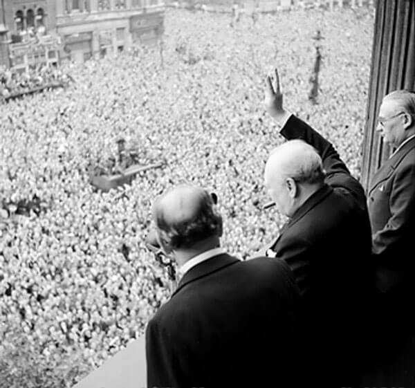 Churchill Waves to Crowds